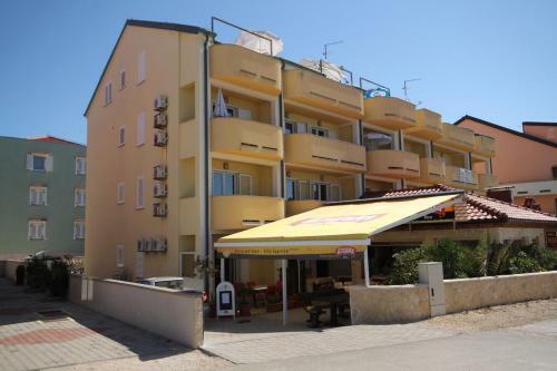Apartment Povljana 3316d