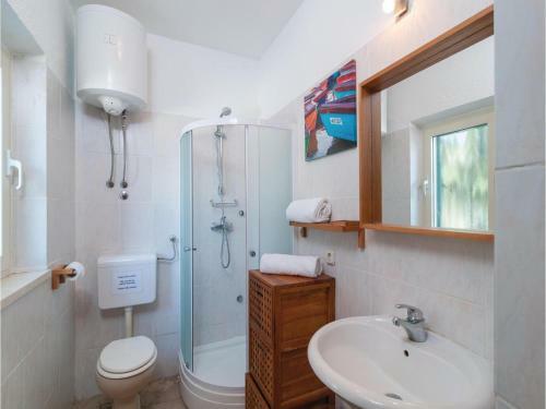 Four-bedroom Holiday Home In Praznica
