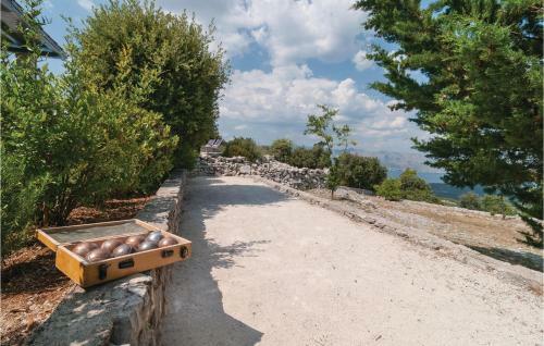 Four-bedroom Holiday Home In Praznica