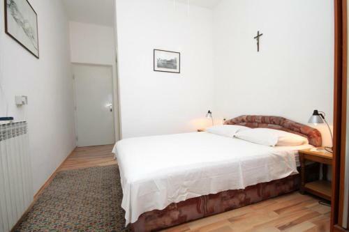 Hostal Rooms With A Swimming Pool Preko (ugljan) - 8180
