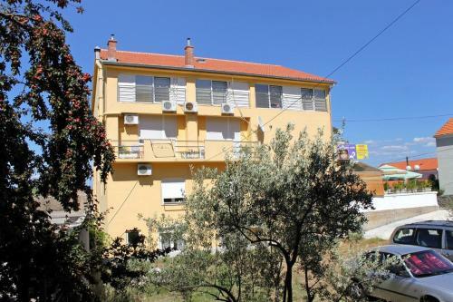 Hostal Rooms With A Swimming Pool Preko (ugljan) - 8180