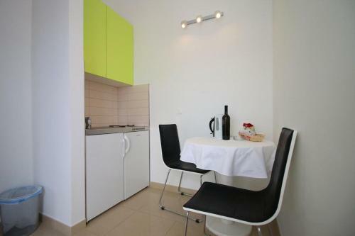 Apartments With A Swimming Pool Primosten - 16311