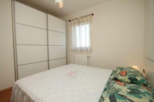 Apartments With A Parking Space Pula - 7646