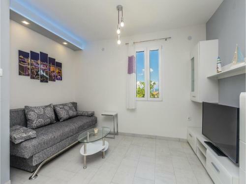 One-bedroom Holiday Home In Rasopasno