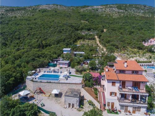 One-bedroom Apartment In Labin