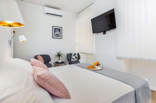 Apartments With Wifi Rijeka - 16000