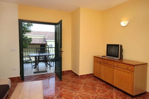 Apartments By The Sea Rogoznica - 3262
