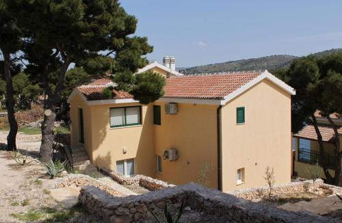 Apartments By The Sea Rogoznica - 3265