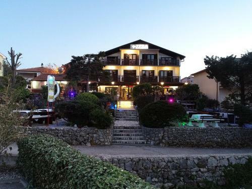 Hostal Guest House Zeba & Riviera