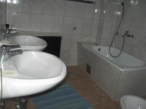 Apartment In Silo/insel Krk 13590