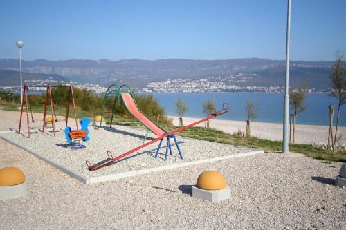 Apartment In Silo/insel Krk 13590