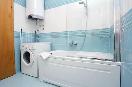 Apartment Split 11623b
