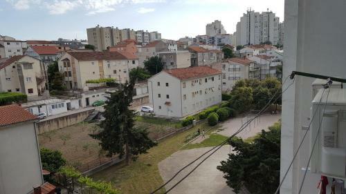 Apartment Split 11680a