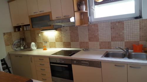 Apartment Split 11680a