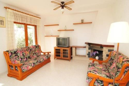 Santa Susanna Villa Sleeps 10 Wifi
