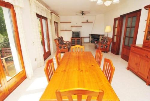 Santa Susanna Villa Sleeps 10 Wifi