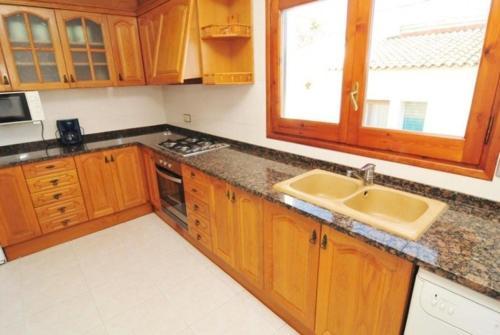 Santa Susanna Villa Sleeps 10 Wifi