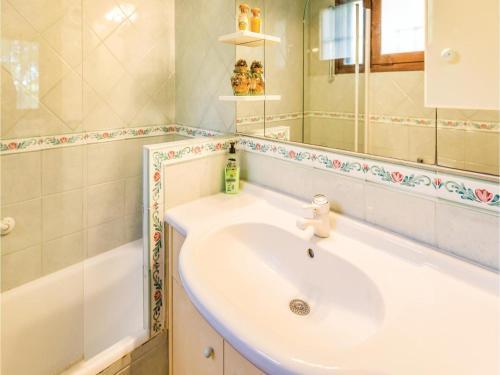 Four-bedroom Holiday Home In Coma-ruga, El Vendrell