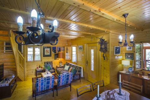 Ricky Chalet Near Troodos