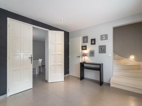 Lovely Villa In Saint-genies-de-fontedit With Pool