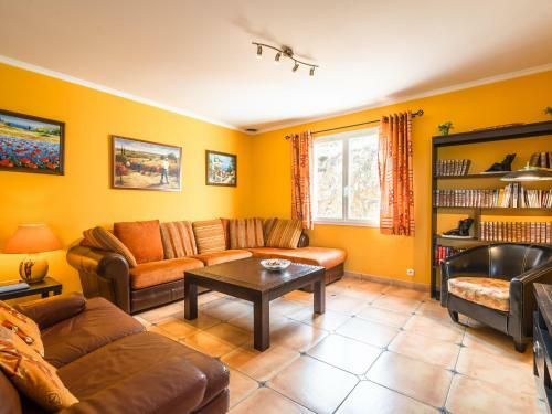 Cozy Villa In Roquebrun With Swimming Pool