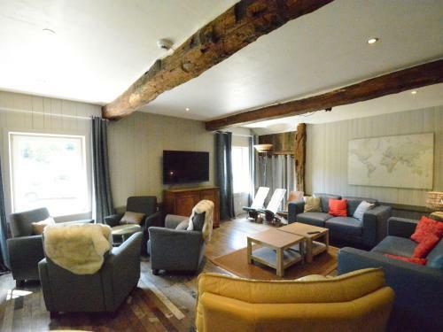Authentic Holiday Home Located In Bievre With Jacuzzi