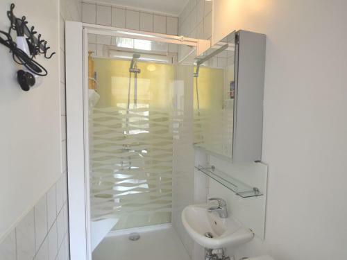 Lovely Bungalow In Waulsort With Swimming Pool