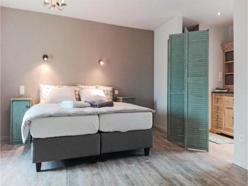 Nine-bedroom Holiday Home In Borgloon