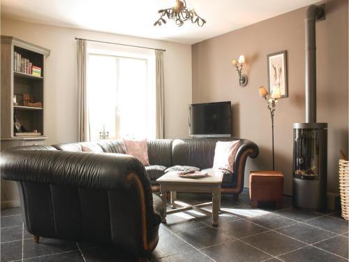 Nine-bedroom Holiday Home In Borgloon
