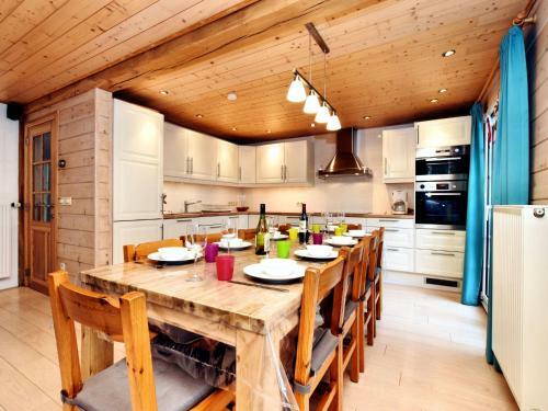 Luxurious Chalet In Septon With Jacuzzi