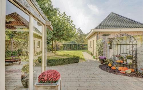 Four-bedroom Holiday Home In Neerpelt