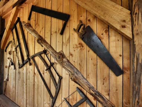 Vintage Holiday Home With Barbecue In Rendeux