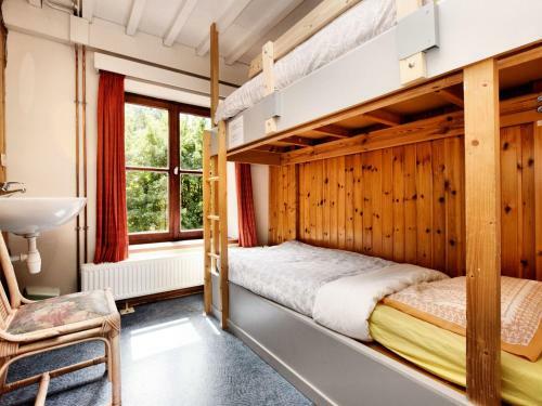 Vintage Holiday Home With Barbecue In Rendeux