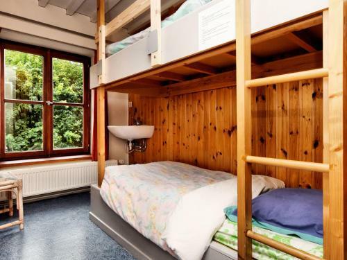 Vintage Holiday Home With Barbecue In Rendeux