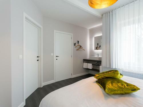 Beautiful Mansion In Kluisbergen With Sauna