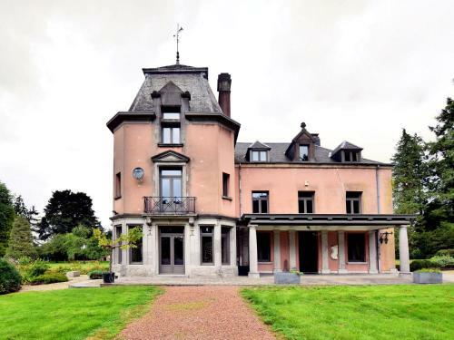 Luxurious Castle With Jacuzzi In The Belgian Countryside