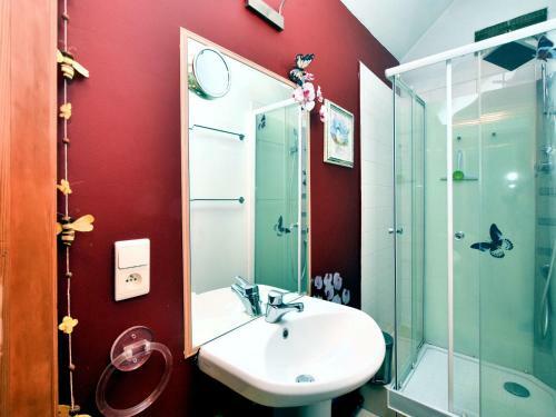 Lovely Holiday Home In Comblain-au-pont With Sauna