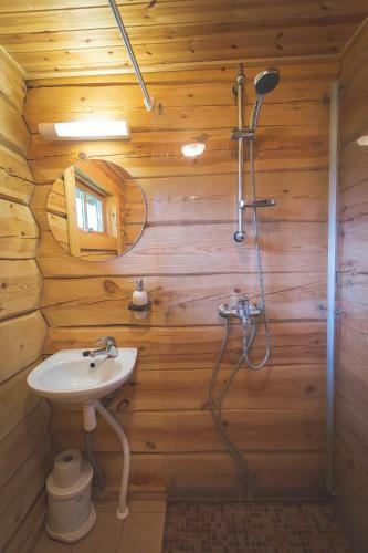 Arina Cottages