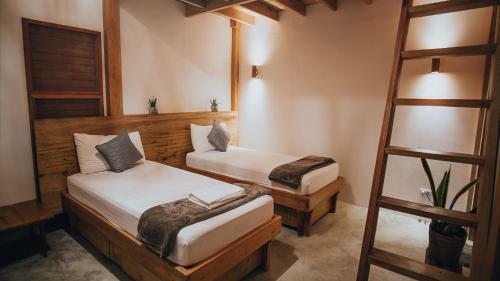Lampara Siargao Boutique Hostel