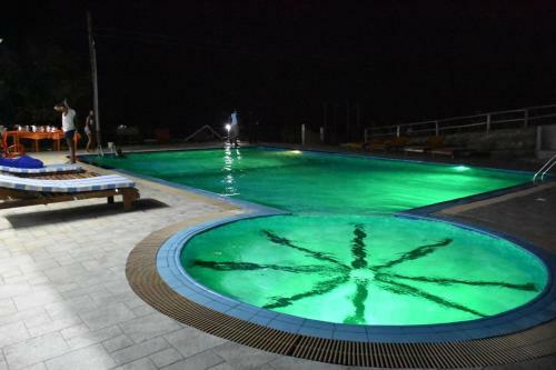 Hotel Kyangabi Crater Resort
