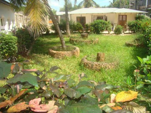 Bed & Breakfast Yellow Beach Bungalow