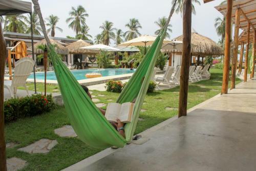 Hotel Show Pony Beach Resort And Suites