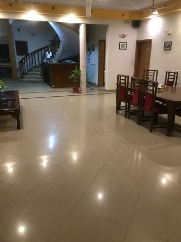 Hostal New Shelton Guest House