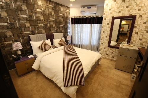 Hotel Safari Club 4