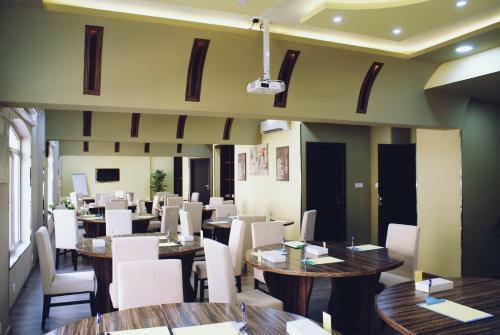 Weekend Hotel & Apartments