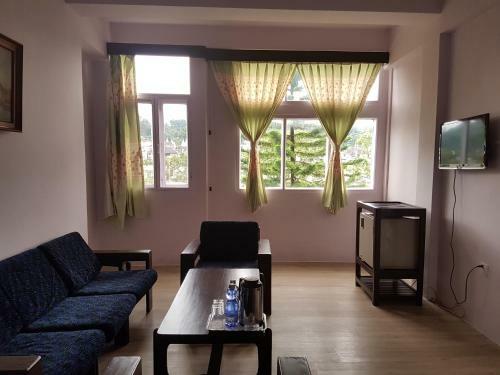 Mogok Motel - Burmese Only