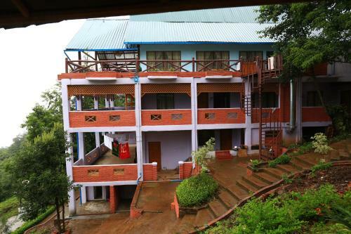 The Floral Breeze Hotel (Mt. Victoria)