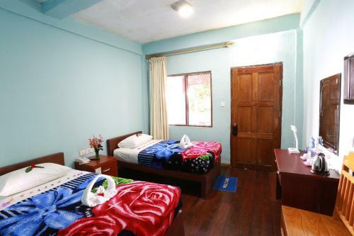 The Floral Breeze Hotel (Mt. Victoria)