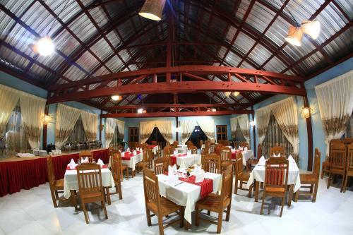 The Floral Breeze Hotel (Mt. Victoria)