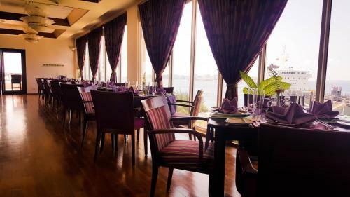 Hulhule Island Hotel